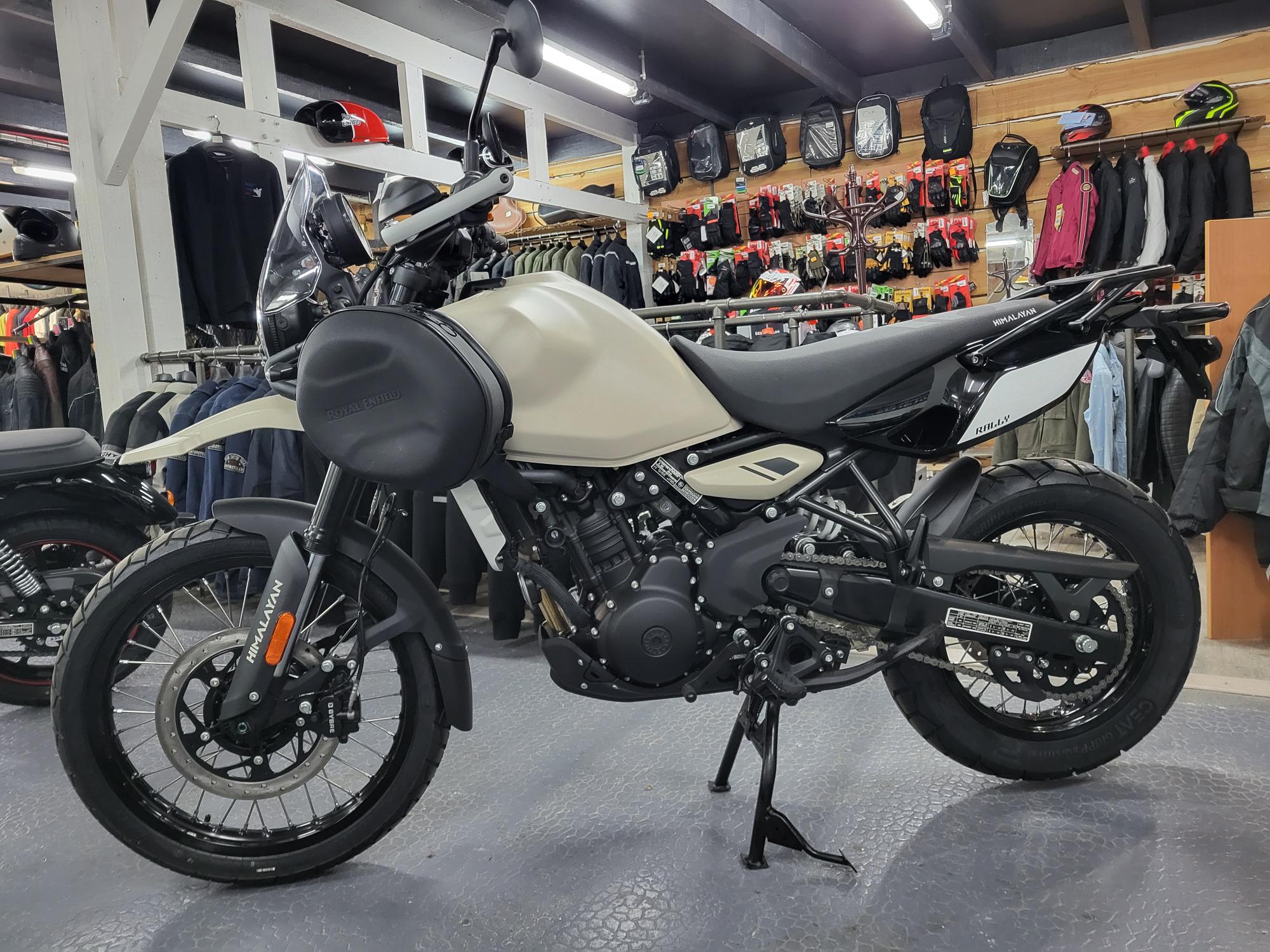 450 Himalayan avec 450€ offert sur 792 € d'accessoires