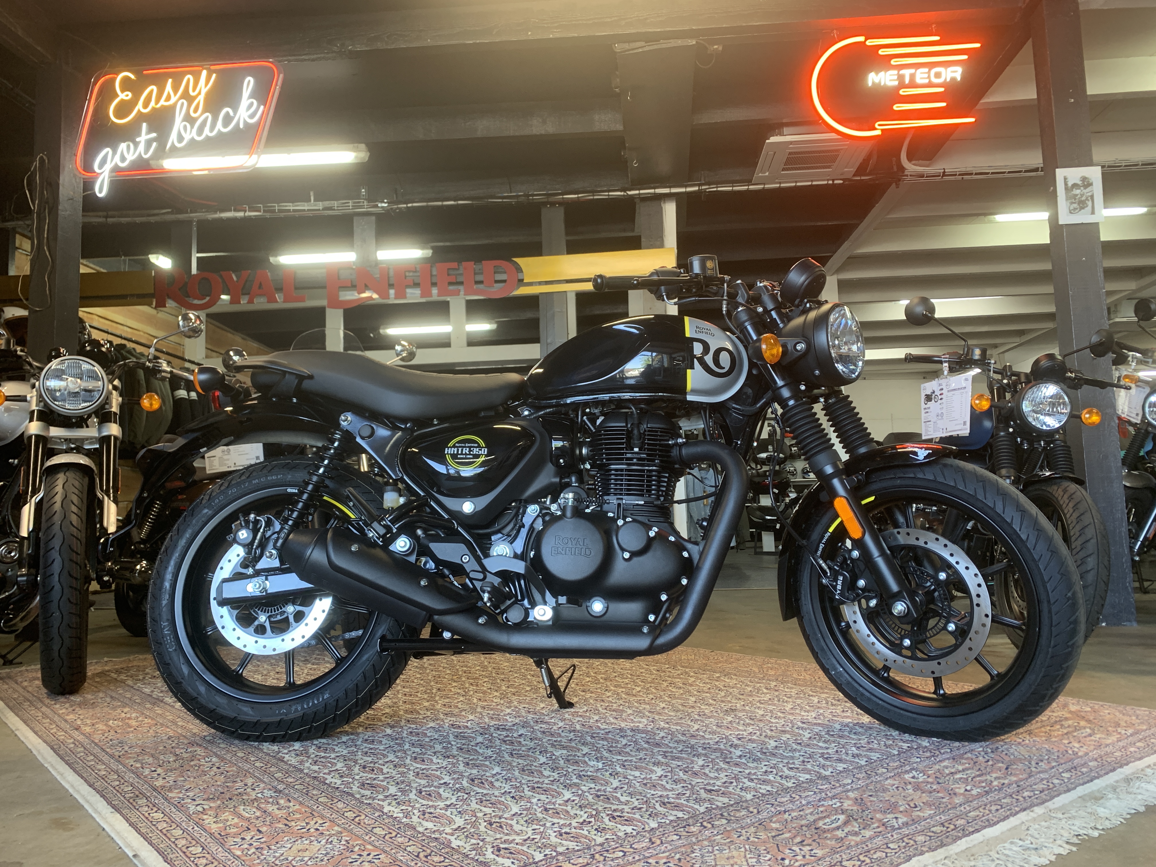 ROYAL ENFIELD 350 HNTR Rebel Black