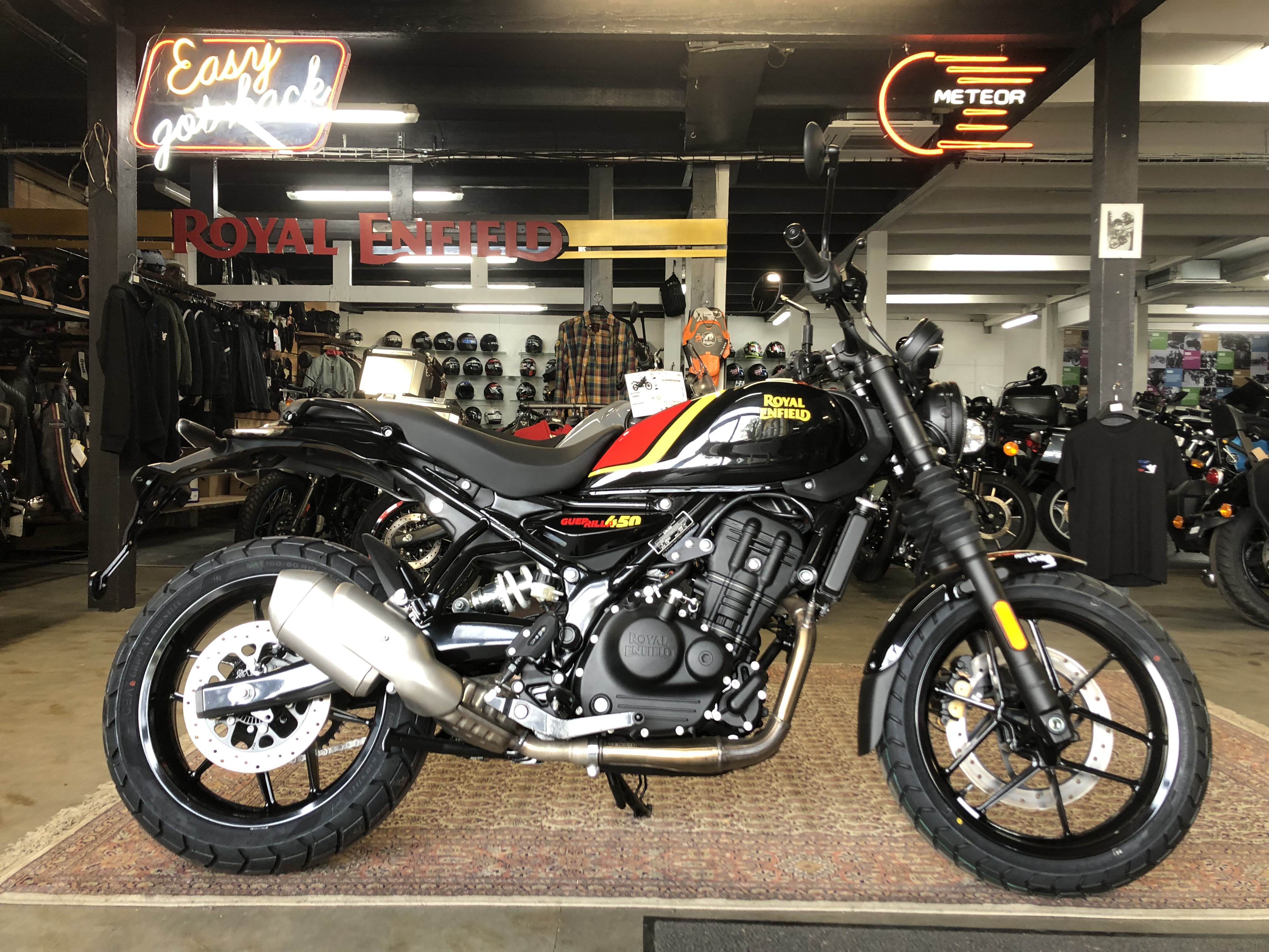 Royal Enfield 450 Guerrilla Playa Black