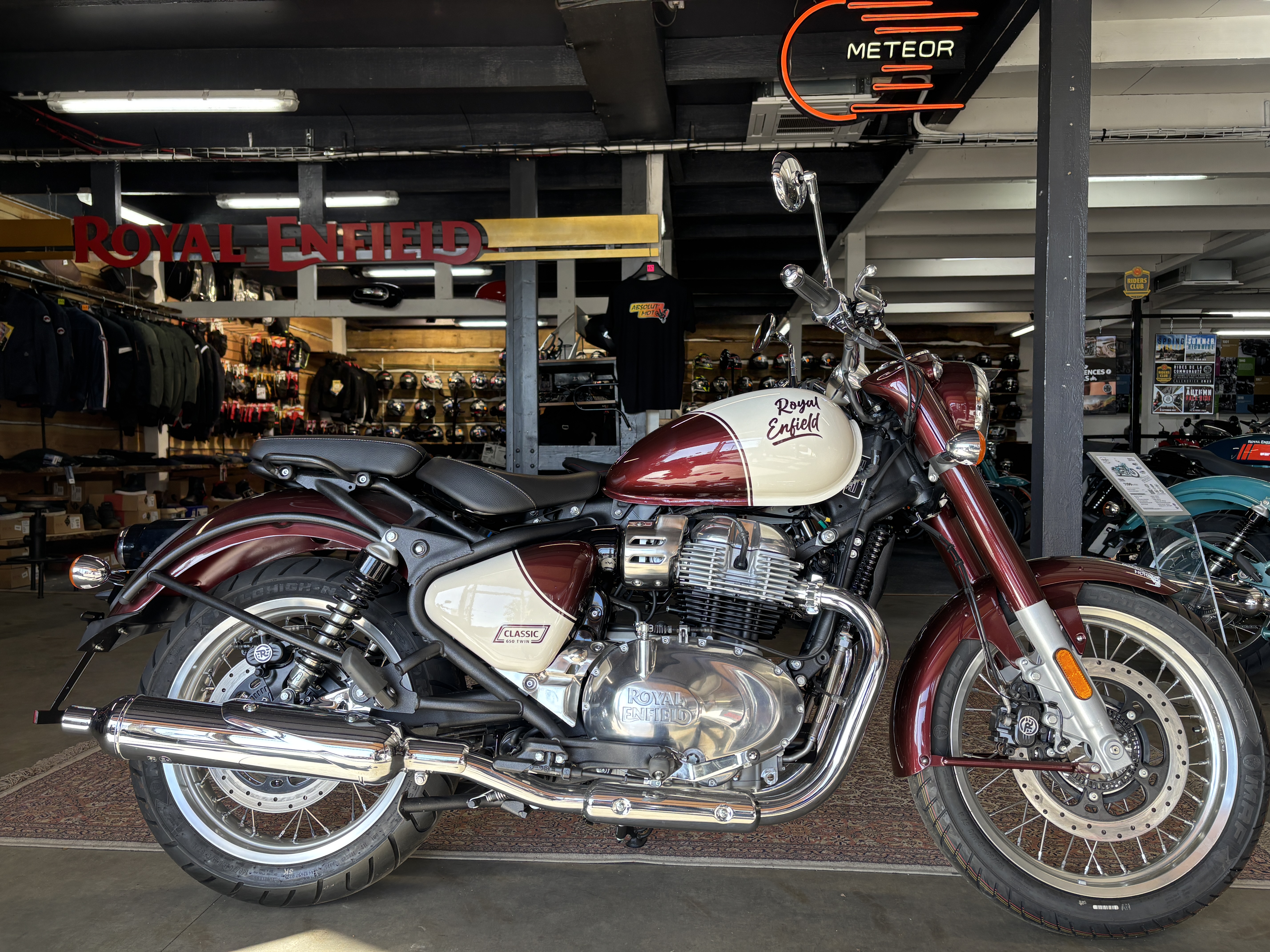 ROYAL ENFIELD 650 Classic Vallam Red