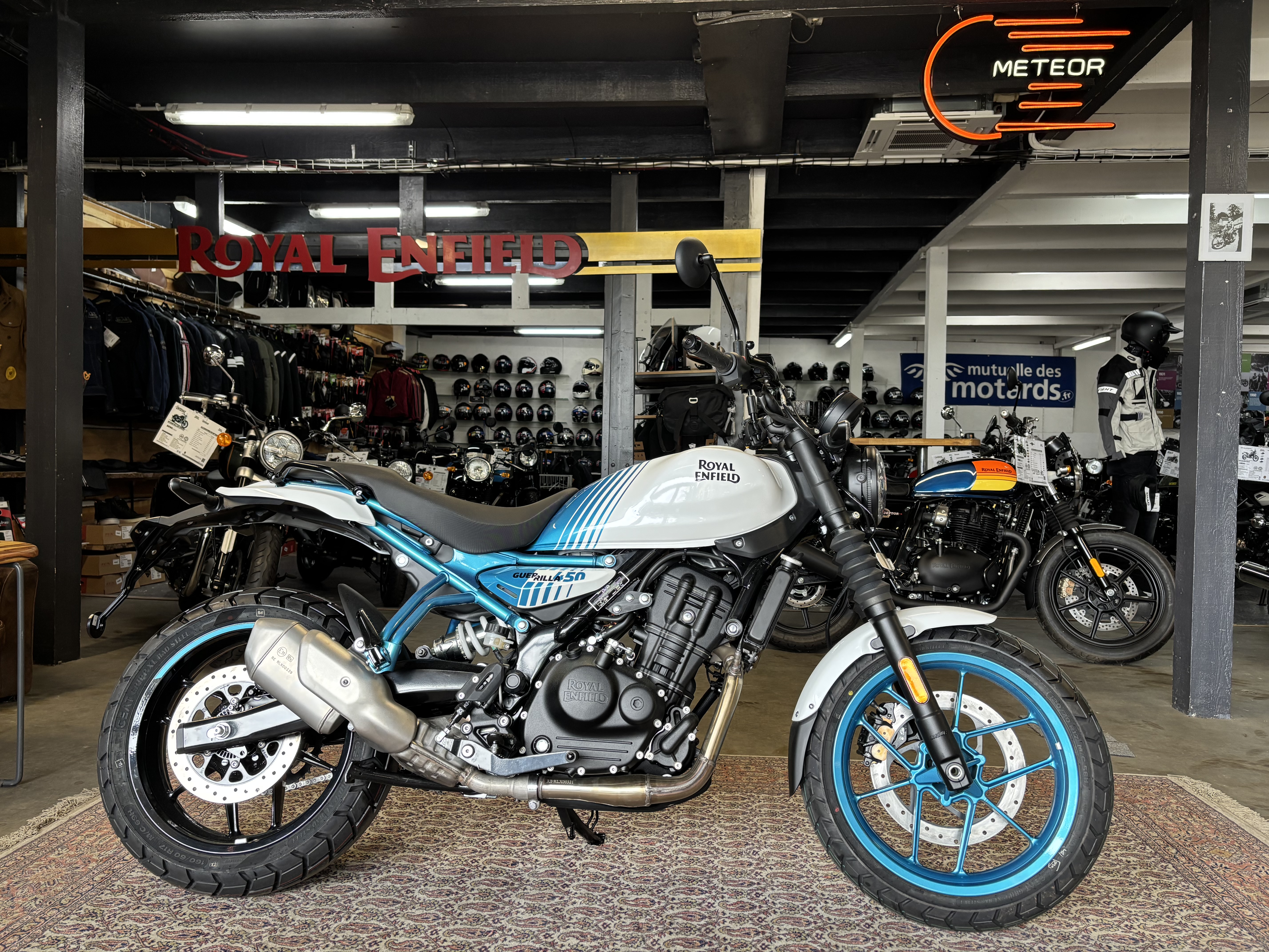 Royal Enfield 450 Guerrilla Brava Blue