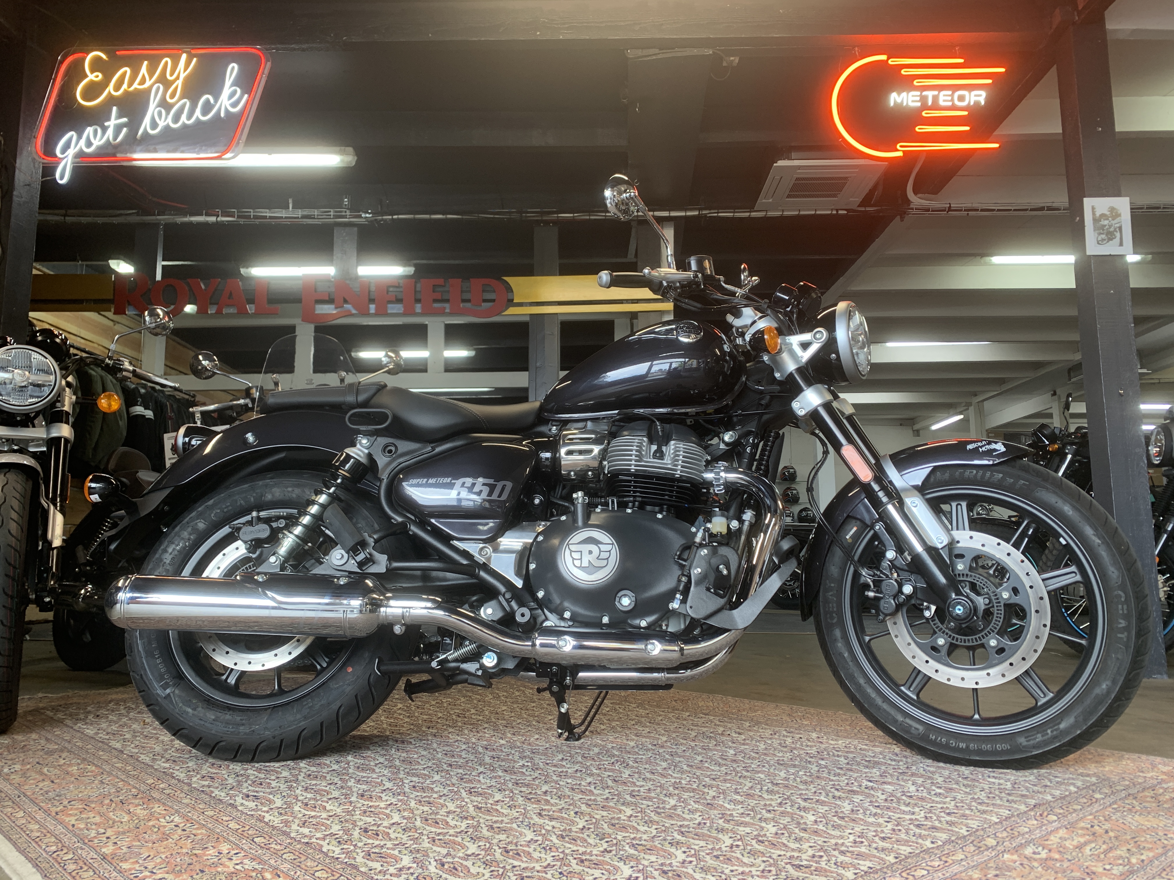 ROYAL ENFIELD 650 Super Meteor Astral Black